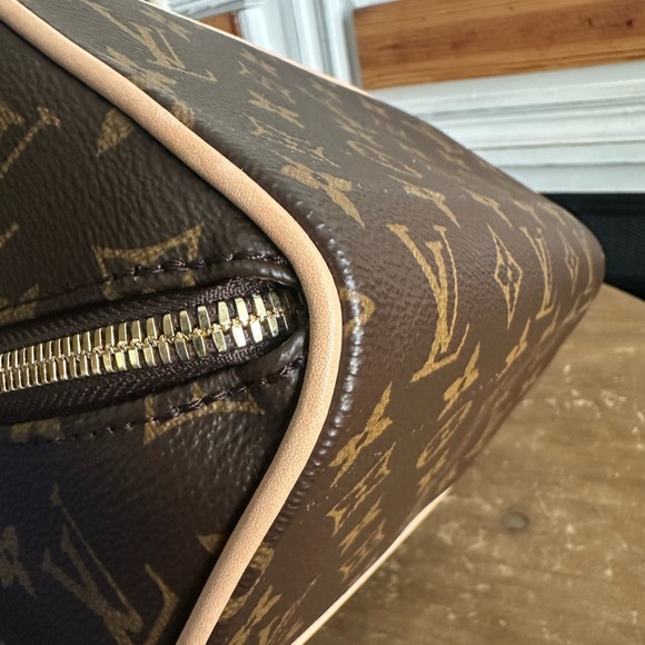 Louis Vuitton Toiletry Brown Monogram Cosmetic Case - Picture 10 of 15